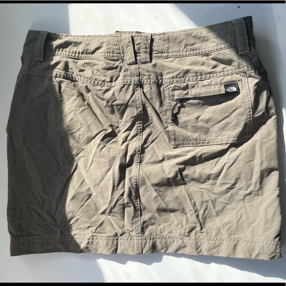 North face Forest green mini skirt, size medium, in great condition - Picture 4 of 4